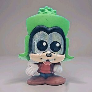 Disney Doorables Let's Go! Series Snowy Getaway Goofy Mini Figure Toy
